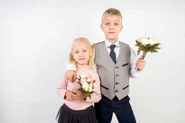 Schüler mit kleinem Strauß — Stockfoto