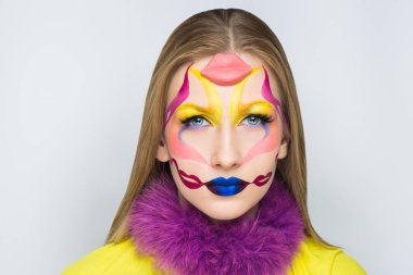 Gerçeküstü makyaj