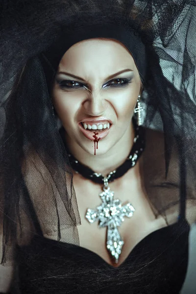 Vrouw vampier stijl — Stockfoto
