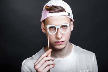 Kağıt gözlükleri 