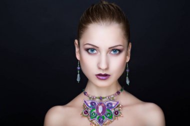 mükemmel bir kadın yüzü