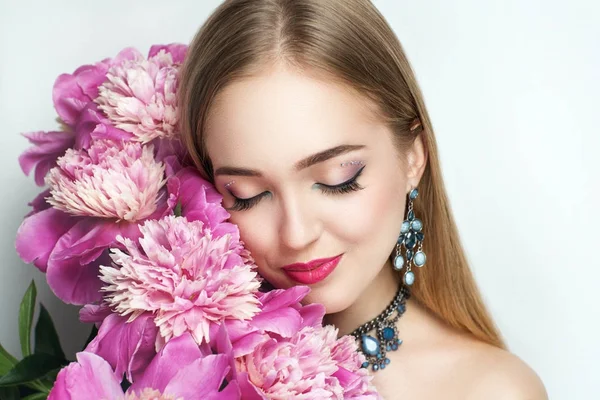 Pink peonies woman — Stock Photo, Image