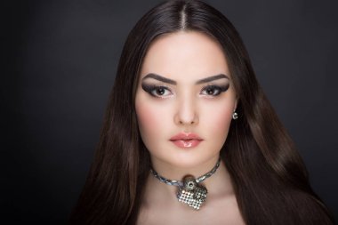 kadın parlak makyaj