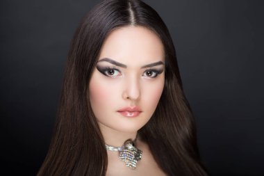 kadın parlak makyaj