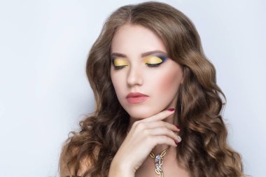 kıvırcık kadın yüzü