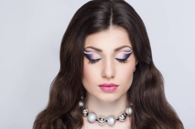 uzun kahverengi saçlı