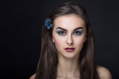 kadın parlak makyaj