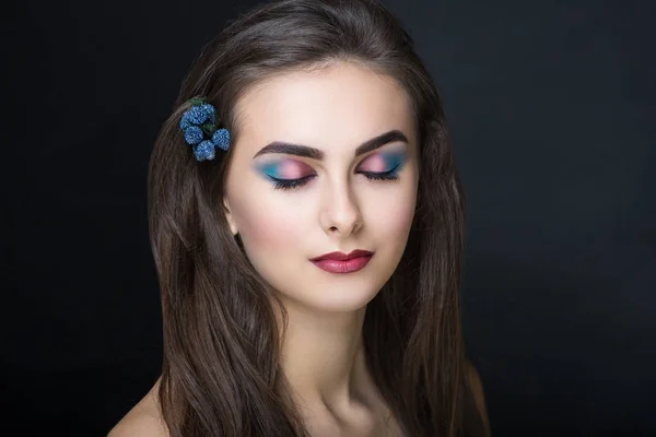 Mujer brillante maquillaje — Foto de Stock