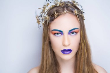 kadın parlak makyaj