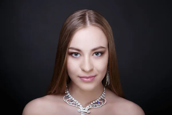 Kobieta srebrna biżuteria — Zdjęcie stockowe
