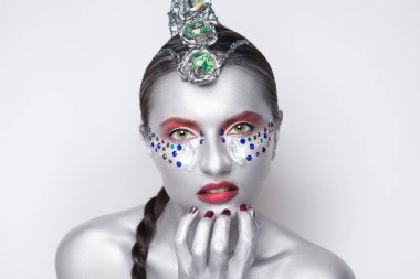 kadın gümüş makyaj