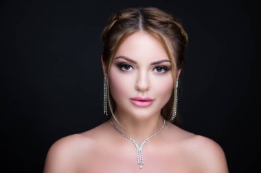 kadın gümüş kolye