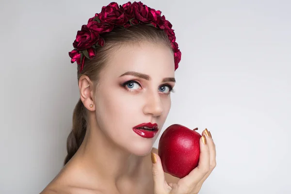 女人红苹果 — 图库照片