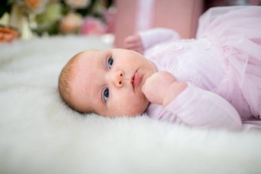 çok güzel küçük bebek 