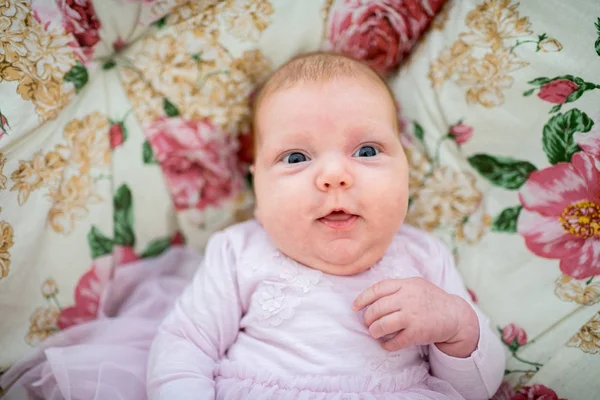 çok güzel küçük bebek 