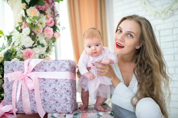 Mutter mit kleiner Tochter — Stockfoto