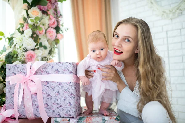 Mutter mit kleiner Tochter — Stockfoto