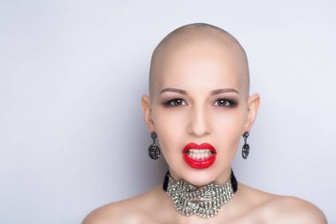 Güzellik kel kadın