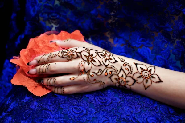 Hand on Flower Mehendi Picture — Stock Photo, Image