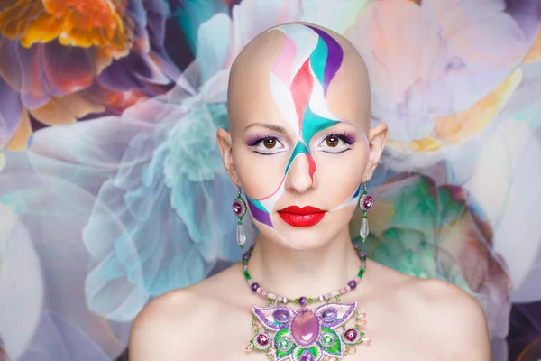 Skönhet skallig kvinna — Stockfoto