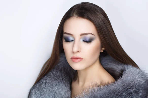 Girl in a fur coat — Stock Photo, Image