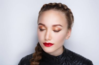 kadın örgülü saç