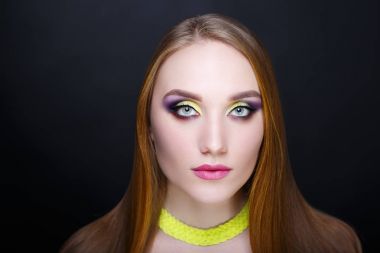 kadın parlak makyaj