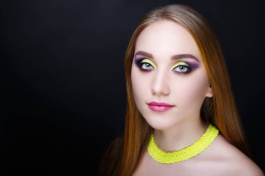 kadın parlak makyaj