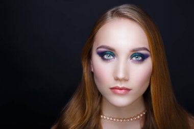 kadın parlak makyaj