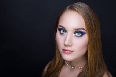 kadın parlak makyaj