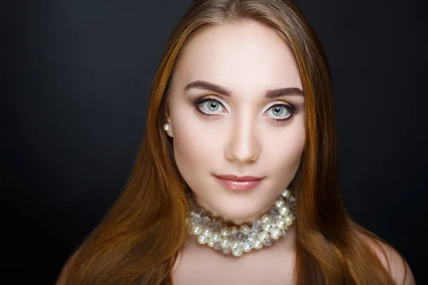 Mujer collar blanco — Foto de Stock