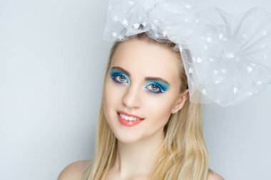 büyük yay kadınla