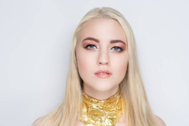 ıslak parlak gözleri