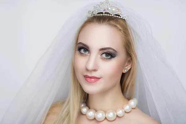 Perfetto giovane sposa — Foto Stock