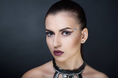Swarovski kristalleri makyaj