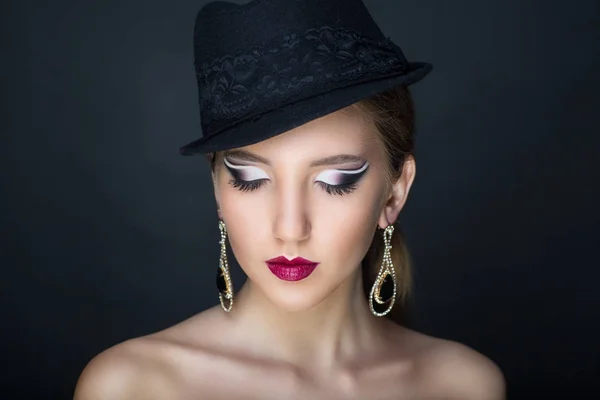 Woman black hat — Stock Photo, Image