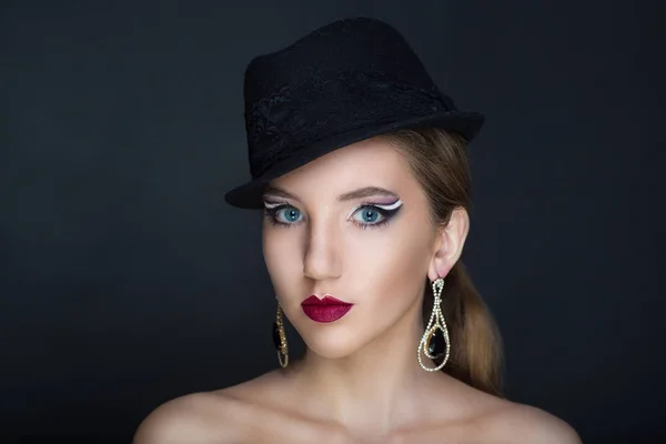 Chapeau noir femme — Photo