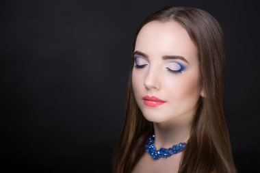 kadın parlak makyaj