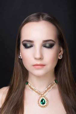 kadın parlak makyaj