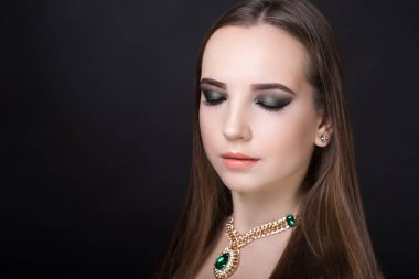 kadın parlak makyaj