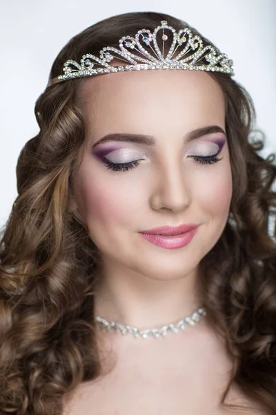 Hermosa novia prepararse para la boda — Foto de Stock