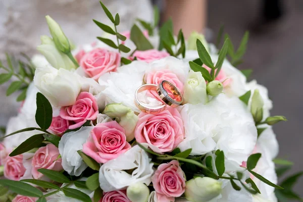 Ramo de flores grandes — Foto de Stock