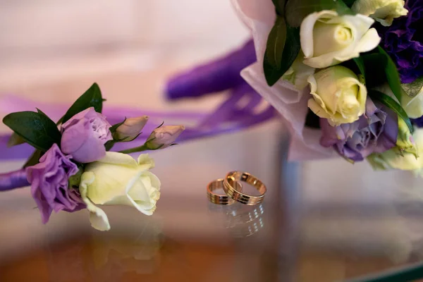 Dos anillos de boda — Foto de Stock