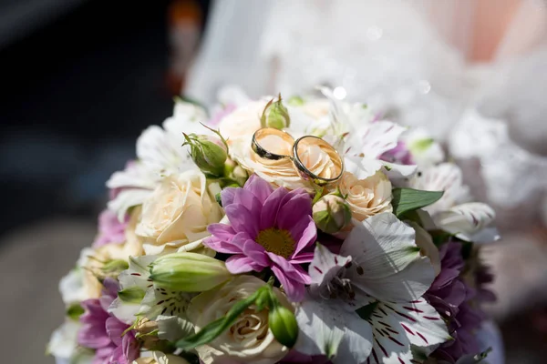 Dois anéis de casamento — Fotografia de Stock