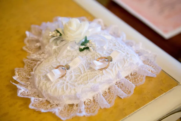 Dos anillos de boda — Foto de Stock