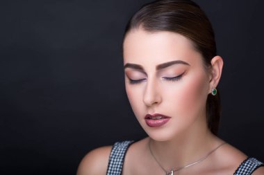 boynuna Gümüş Zincir