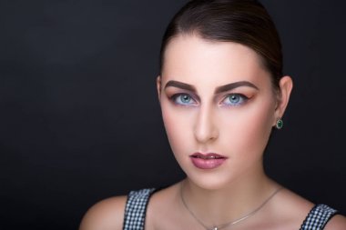 boynuna Gümüş Zincir