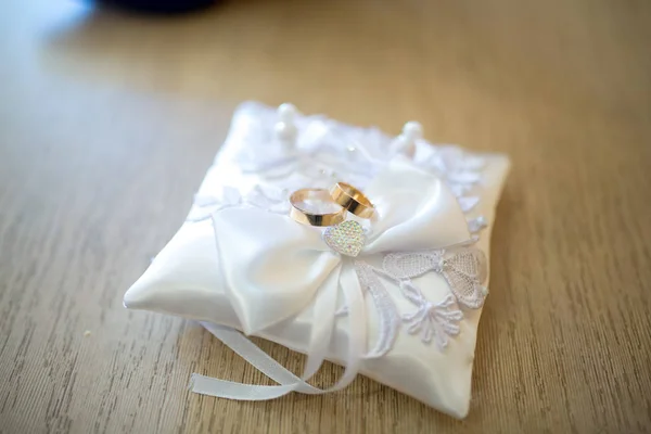 Dos anillos de boda — Foto de Stock