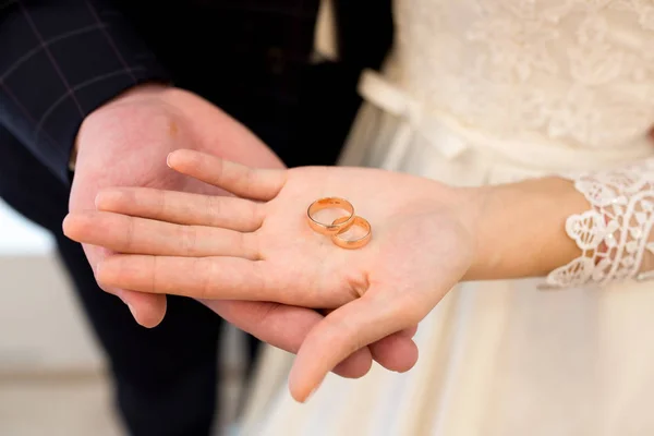 Man vrouw handen — Stockfoto