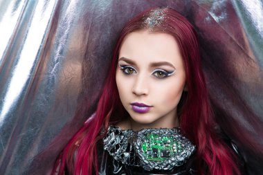 techno kadın yüzü